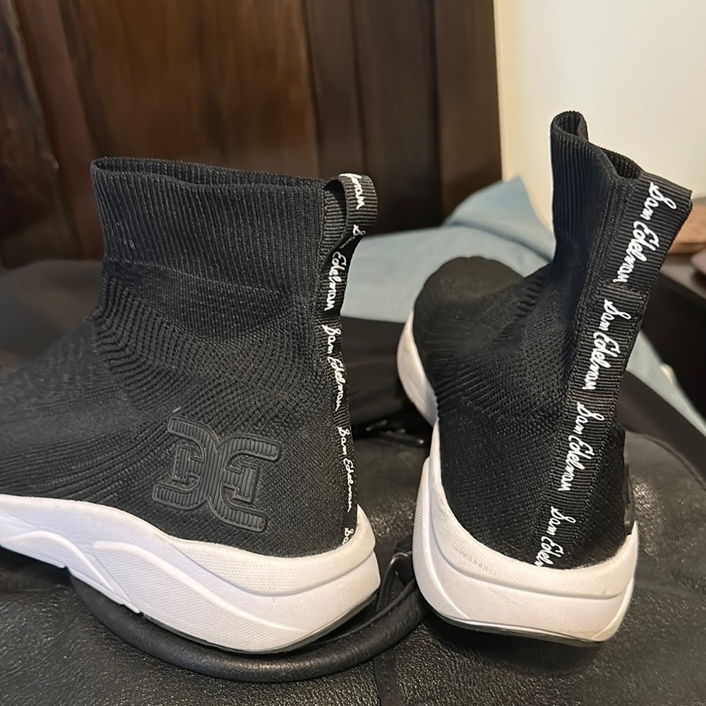 Sam Edelman Black and White Sneakers Modern Slip-On Design